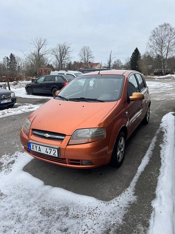 Begagnad Chevrolet Kalos 94 HK (69 kW) 2006 Gul Halvkombi