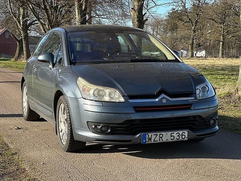 Mörkgrå Begagnad 2005 Citroën C4 Sportkupé | 24 990 kr (Marknadspris) - Bild 1/4