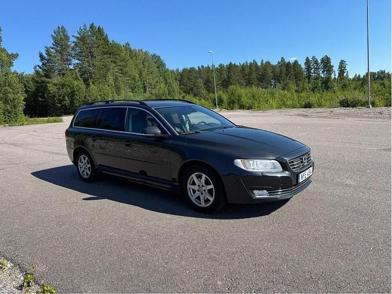 Grå Begagnad 2016 Volvo V70 Momentum Kombi | 119 000 kr (Marknadspris) - Bild 1/4