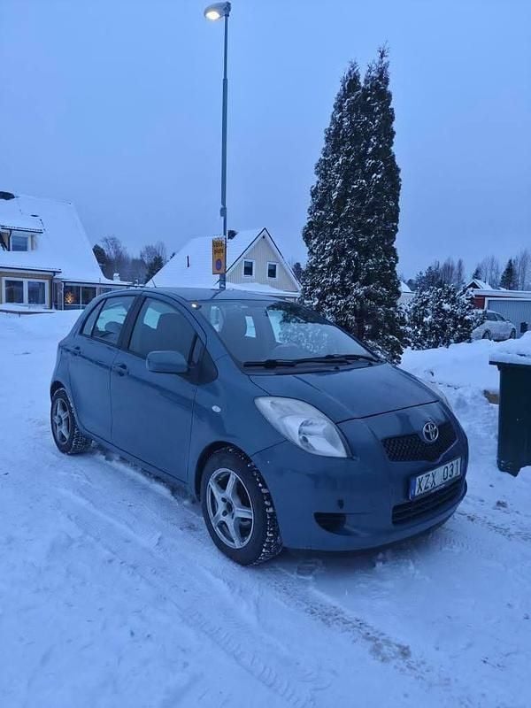Begagnad 2006 Toyota Yaris Halvkombi | 22 000 kr (Marknadspris) - Bild 1/4