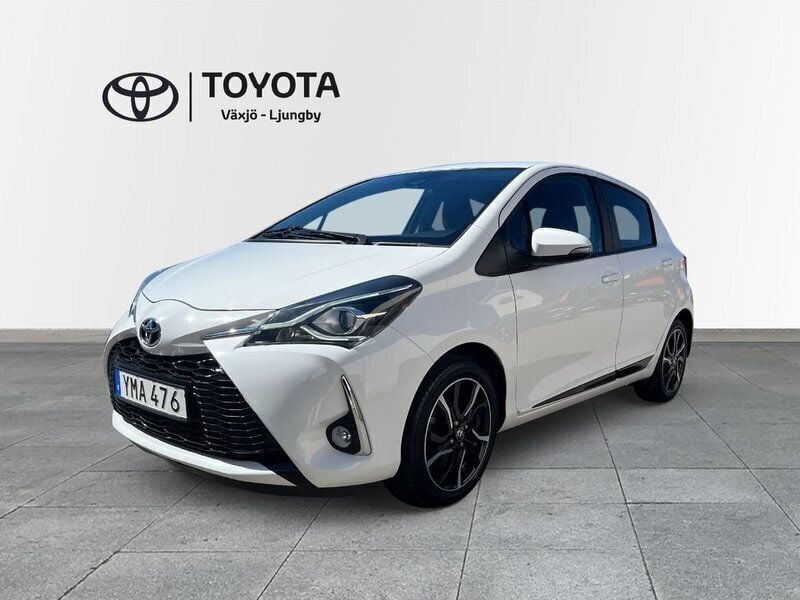Vit Begagnad 2017 Toyota Yaris Style Halvkombi | 129 000 kr (Marknadspris) - Bild 1/3