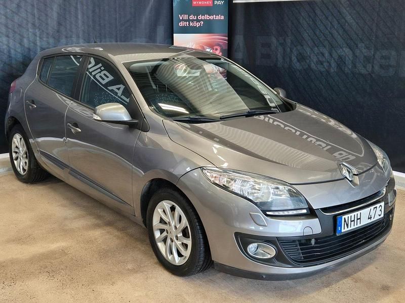 Grå Begagnad 2013 Renault Mégane III Halvkombi | 49 900 kr (Marknadspris) - Bild 1/4