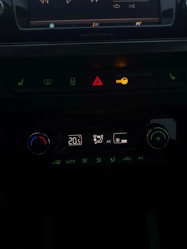 Begagnad Skoda Fabia 95 HK (69 kW) 2019 Laser white f3f Halvkombi