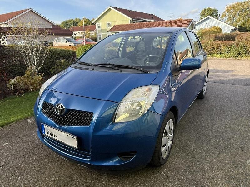 Blå Begagnad 2007 Toyota Yaris Halvkombi | 39 000 kr (Bra pris) - Bild 1/4