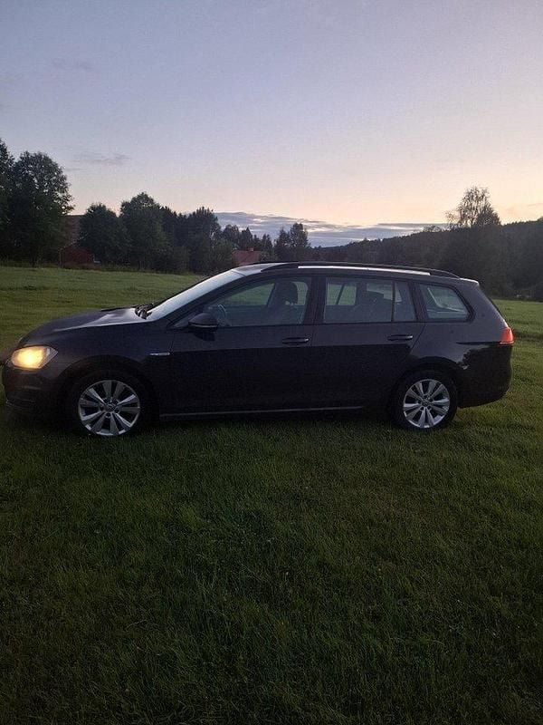 Grå Begagnad 2014 VW Golf VII Kombi | 80 000 kr (Marknadspris) - Bild 1/4