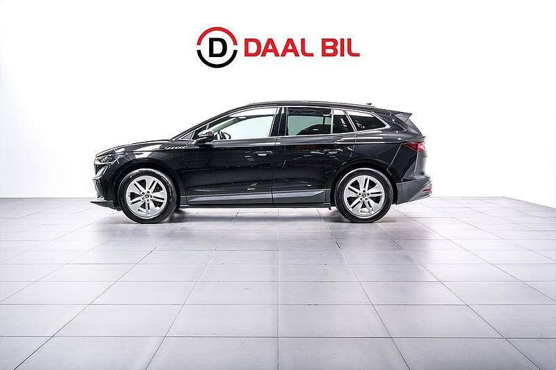 Svart Begagnad 2022 Skoda Enyaq iV SUV | 309 700 kr (Marknadspris) - Bild 1/4