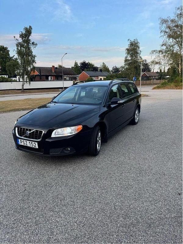 Svart Begagnad 2008 Volvo V70 Momentum Kombi | 65 000 kr (Bra pris) - Bild 1/4