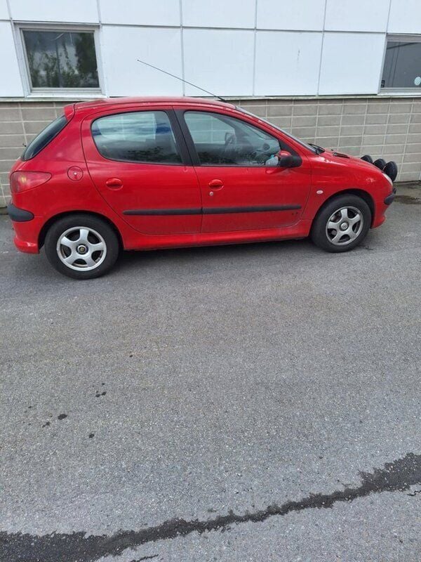 Röd Begagnad 2004 Peugeot 206 Halvkombi | 13 000 kr (Bra pris) - Bild 1/4
