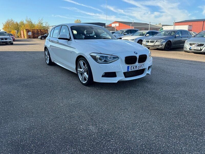 Vit Begagnad 2014 BMW 116 M Sport Halvkombi | 149 500 kr (Lite dyr) - Bild 1/4