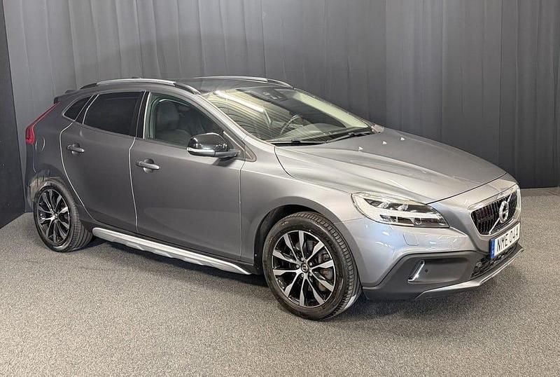 Begagnad Volvo V40 CC Summum 150 HK (110 kW) 2019 Grå Kombi