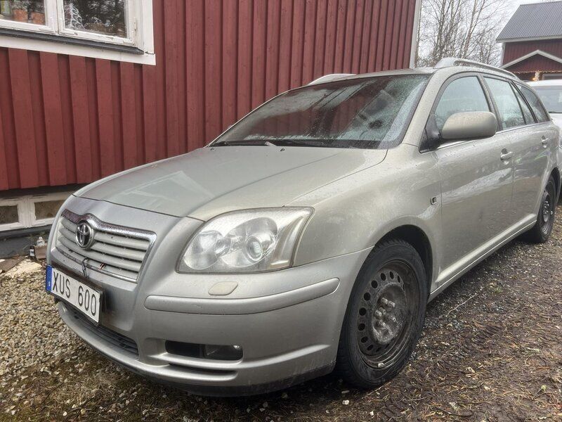 Grön Begagnad 2006 Toyota Avensis Kombi | 8 000 kr (Superpris) - Bild 1/4