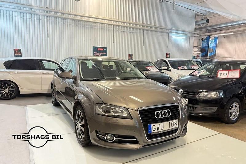 Grå Begagnad 2011 Audi A3 Sportback Halvkombi | 64 900 kr (Marknadspris) - Bild 1/3