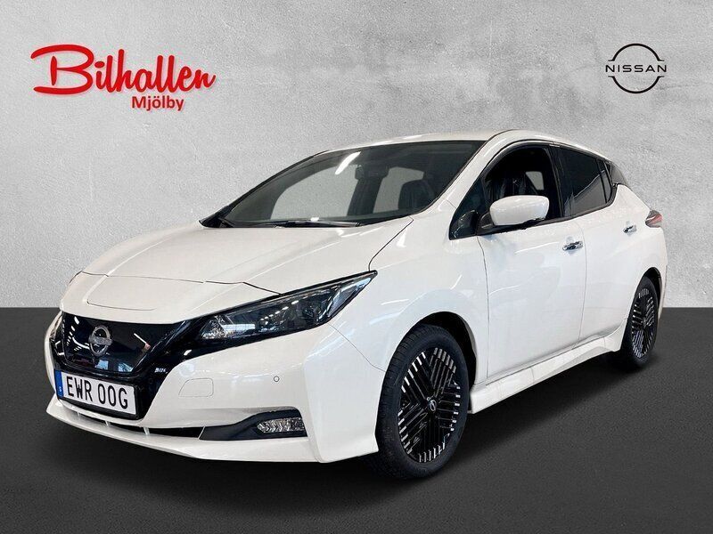 Vit (pearl white) Begagnad 2023 Nissan Leaf N-Connecta Halvkombi | 259 000 kr (Dyr) - Bild 1/1