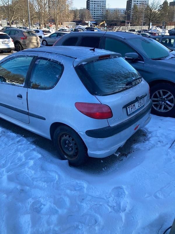 Begagnad Peugeot 206 109 HK (80 kW) 2003 Halvkombi