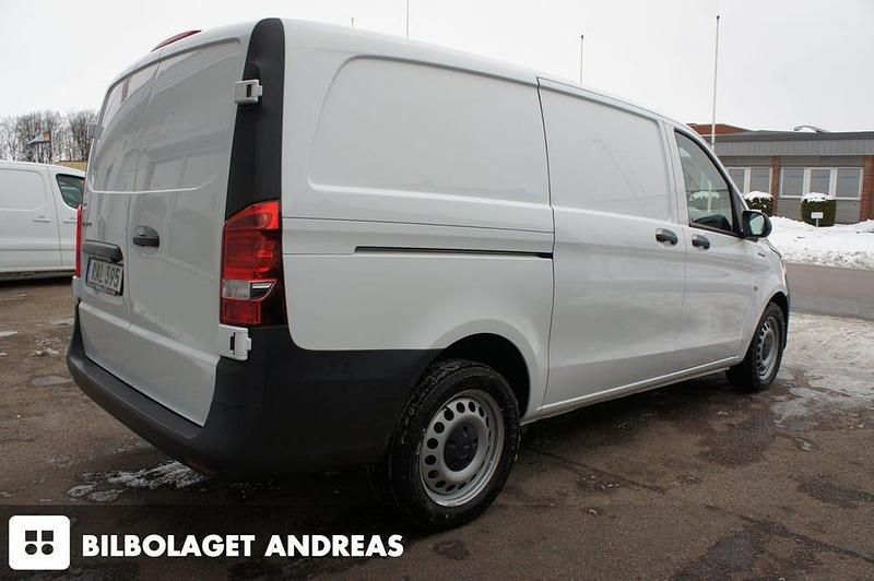 Begagnad Mercedes e-Vito 85 kW (116 HK) 2023 Vit Minibuss