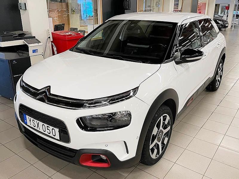 Vit Begagnad 2018 Citroën C4 Cactus PureTech Halvkombi | 142 900 kr (Lite dyr) - Bild 1/4