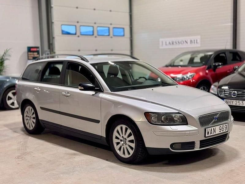 Begagnad Volvo V50 170 HK (125 kW) 2005 Ljusgrå (grå) Kombi