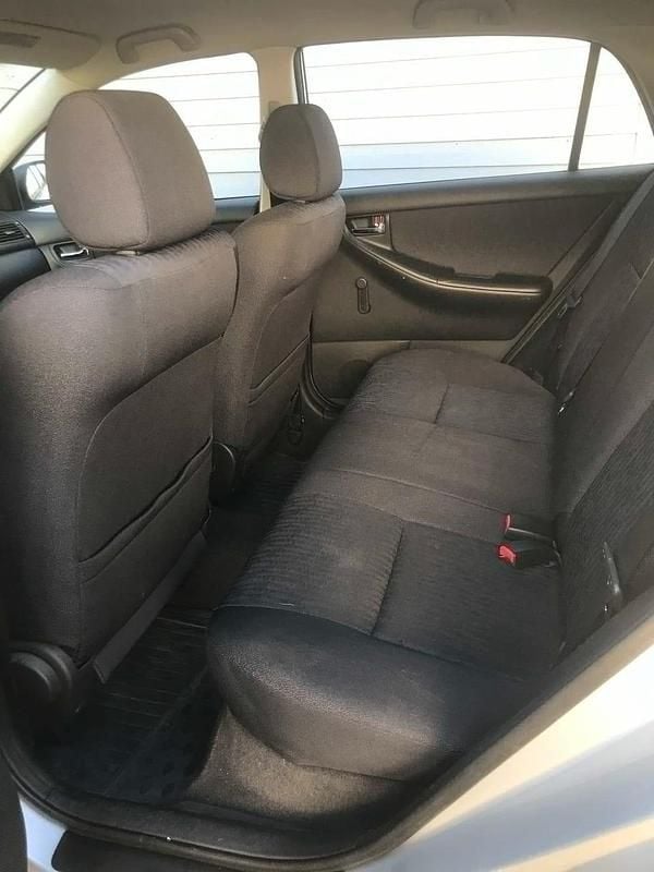 Begagnad 2004 Toyota Corolla Halvkombi | 29 500 kr (Dyr) - Bild 1/4