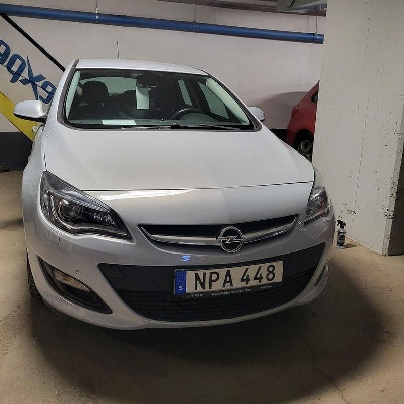 Vit Begagnad 2014 Opel Astra Enjoy Halvkombi | 89 000 kr (Superpris) - Bild 1/4