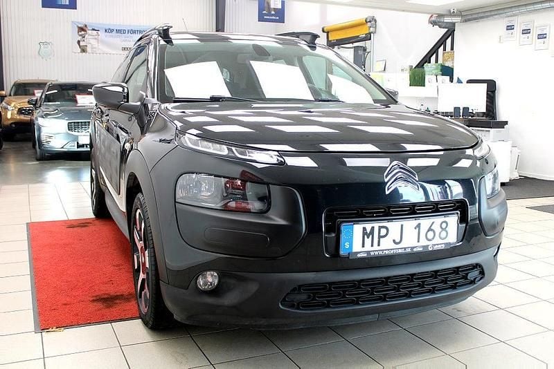 Begagnad Citroën C4 Cactus PureTech 82 HK (60 kW) 2014 Svart Halvkombi