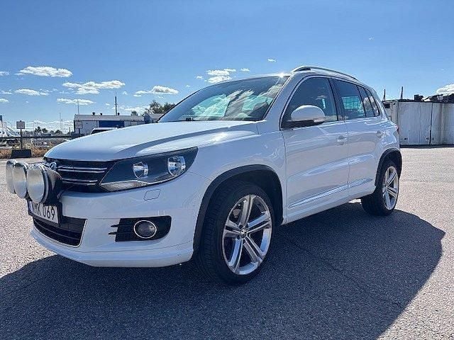 Vit Begagnad 2014 VW Tiguan R-line SUV | 125 000 kr (Marknadspris) - Bild 1/4