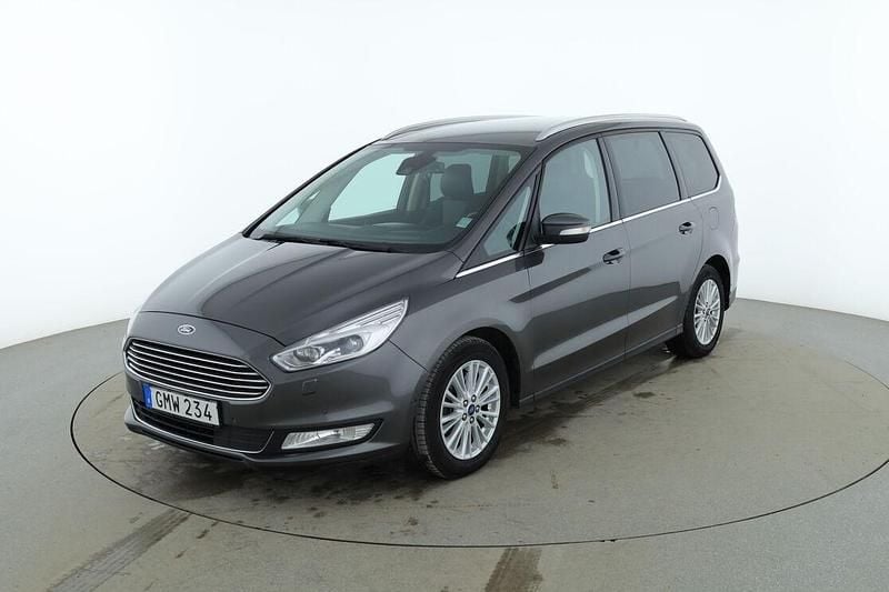Grå Begagnad 2017 Ford Galaxy Titanium Minibuss | 169 000 kr (Marknadspris) - Bild 1/3