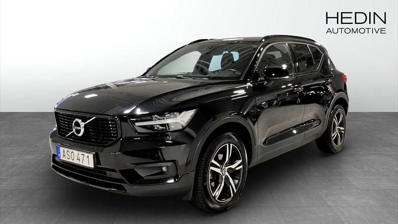 Svart (black) Begagnad 2018 Volvo XC40 SUV | 309 900 kr (Lite dyr) - Bild 1/4