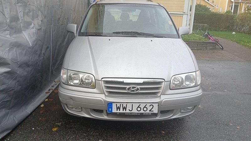 Silver Begagnad 2005 Hyundai Trajet Van | 39 900 kr - Bild 1/4