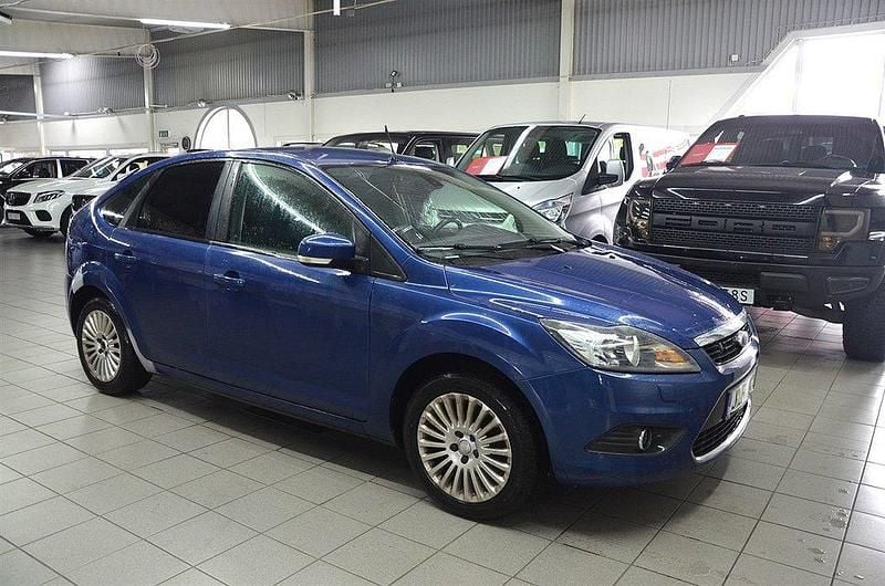 Blå Begagnad 2008 Ford Focus Titanium Halvkombi | 19 900 kr (Superpris) - Bild 1/4