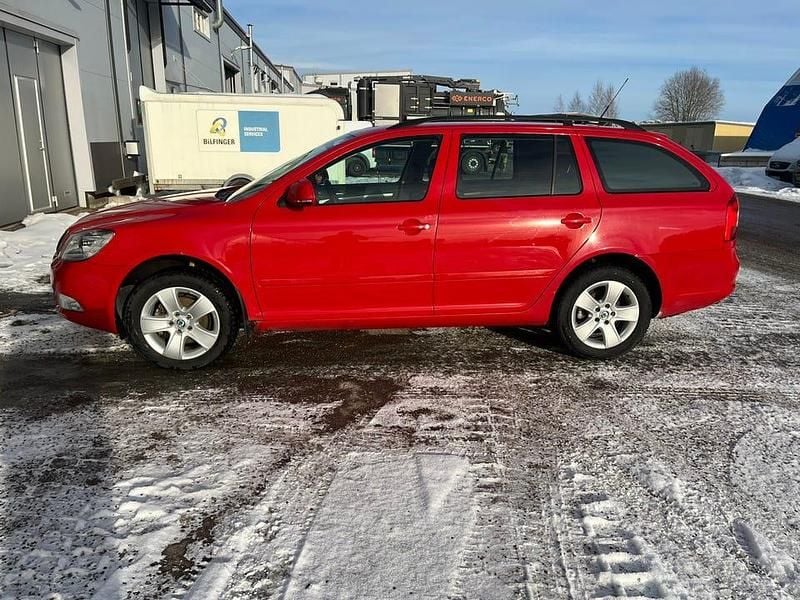 Begagnad Skoda Octavia 140 HK (102 kW) 2012 Kombi