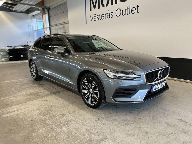Grå Begagnad 2020 Volvo V60 Momentum Kombi | 229 900 kr (Marknadspris) - Bild 1/3