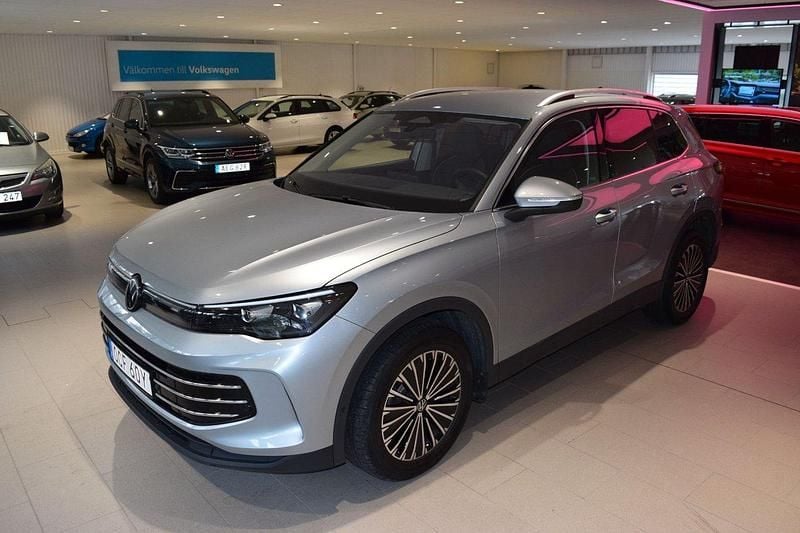 Silver Begagnad 2024 VW Tiguan Elegance SUV | 435 000 kr (Lite dyr) - Bild 1/4