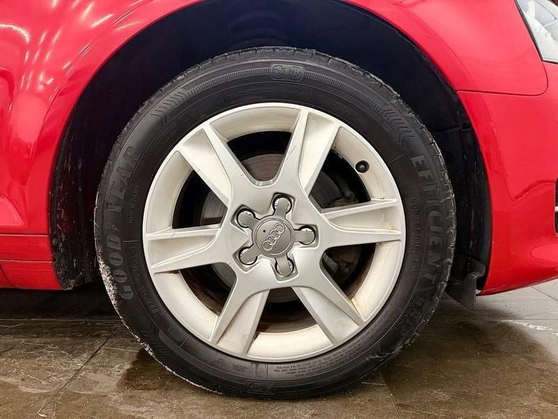 Begagnad Audi A3 Attraction 105 HK (77 kW) 2011 Röd Halvkombi