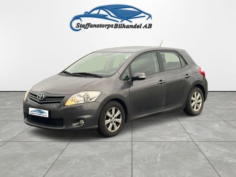 Mörkgrå Begagnad 2011 Toyota Auris Plus Halvkombi | 59 900 kr (Marknadspris) - Bild 1/4