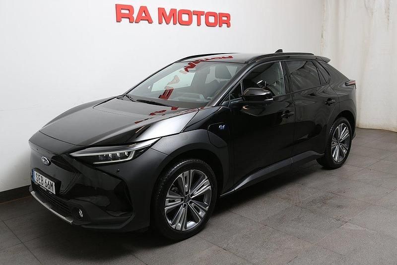 Svart (black mica) Begagnad 2022 Subaru Solterra SUV | 379 900 kr (Marknadspris) - Bild 1/3