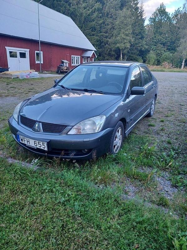 Grå Begagnad 2006 Mitsubishi Lancer Sedan | 15 000 kr (Bra pris) - Bild 1/4