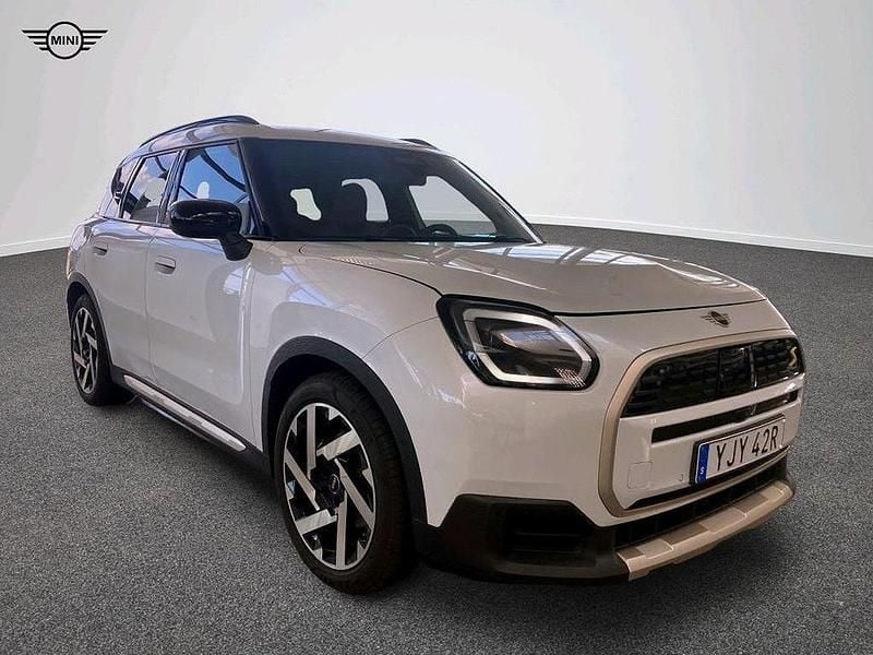 Vit Begagnad 2024 Mini Countryman SUV | 504 900 kr (Marknadspris) - Bild 1/4