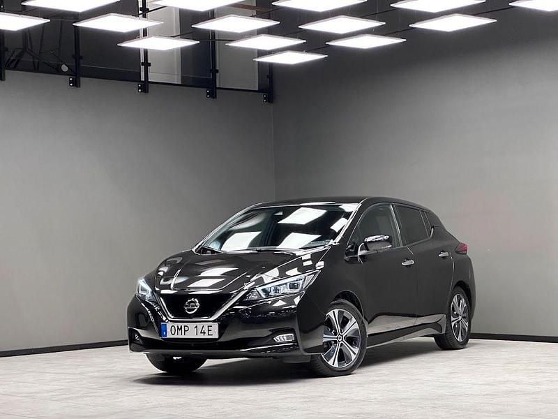 Svart Begagnad 2021 Nissan Leaf 360º Halvkombi | 169 900 kr (Marknadspris) - Bild 1/3