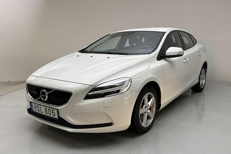 Vit Begagnad 2017 Volvo V40 Business Edition Kombi | 169 800 kr (Marknadspris) - Bild 1/4