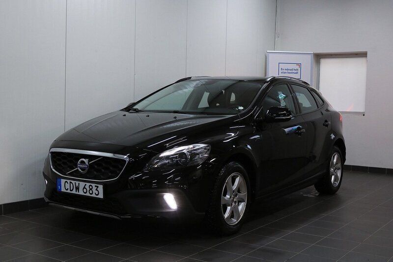 Svart Begagnad 2014 Volvo V40 CC Momentum Kombi | 149 900 kr (Marknadspris) - Bild 1/4
