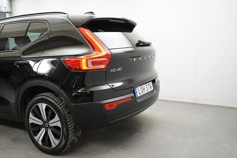 Begagnad Volvo XC40 Plus 175 kW (238 HK) 2022 Svart SUV