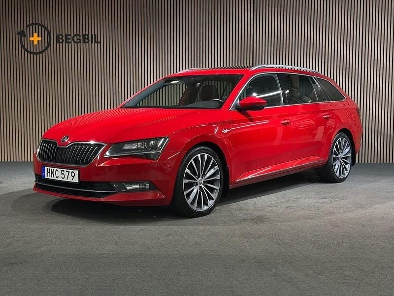 Röd Begagnad 2018 Skoda Superb LAURIN & KLEMENT Kombi | 187 400 kr (Marknadspris) - Bild 1/4