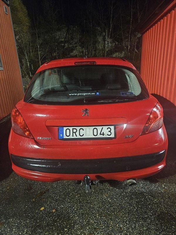Röd Begagnad 2007 Peugeot 207 GT Halvkombi | 11 000 kr (Superpris) - Bild 1/4