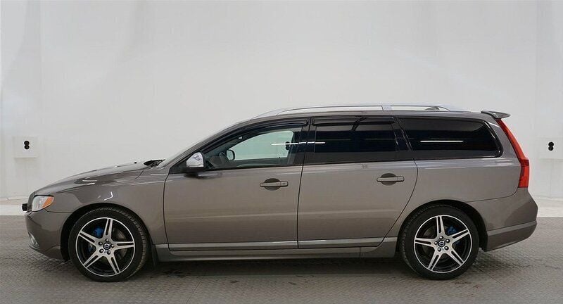 Grå Begagnad 2012 Volvo V70 R-Design Kombi | 79 500 kr - Bild 1/4