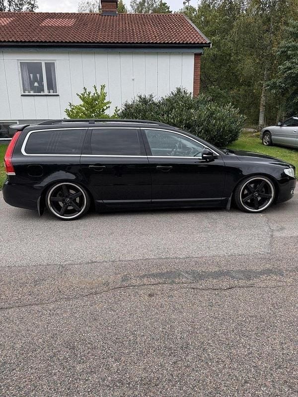 Svart Begagnad 2015 Volvo V70 Momentum Kombi | 99 000 kr - Bild 1/4