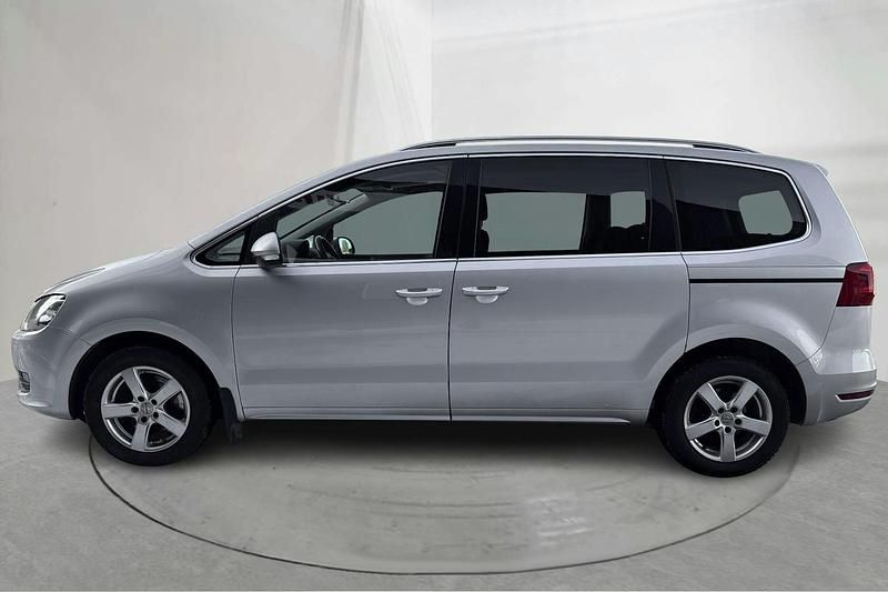 Begagnad VW Sharan 140 HK (102 kW) 2014 Silver Minibuss