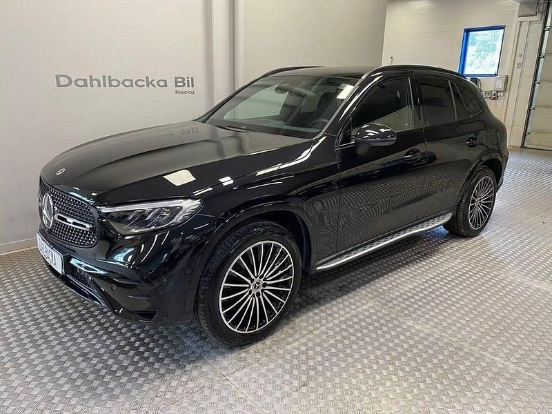 Svart Begagnad 2023 Mercedes GLC400d AMG SUV | 810 000 kr (Dyr) - Bild 1/4