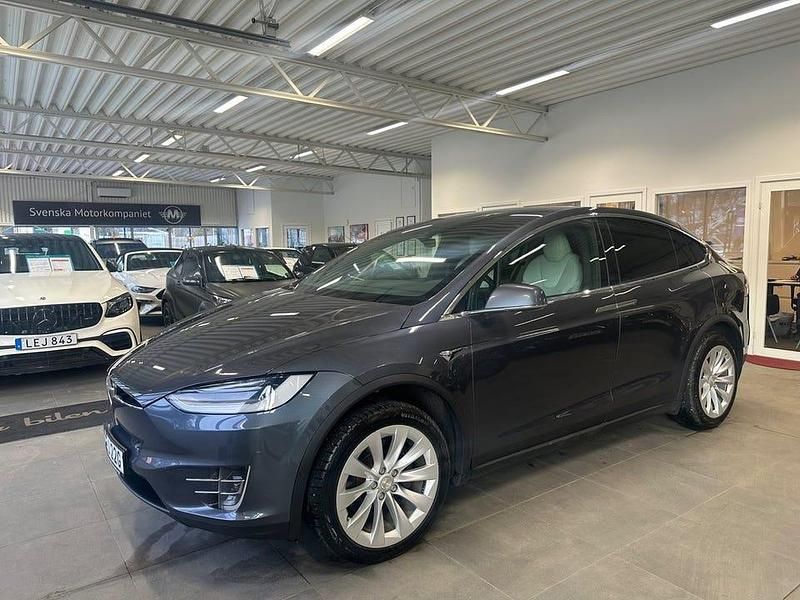 Begagnad Tesla Model X Long Range AWD 397 kW (541 HK) 2019 Grå SUV
