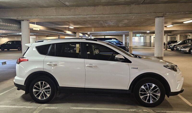 Begagnad 2017 Toyota RAV4 Hybrid Active SUV | 195 000 kr (Marknadspris) - Bild 1/4