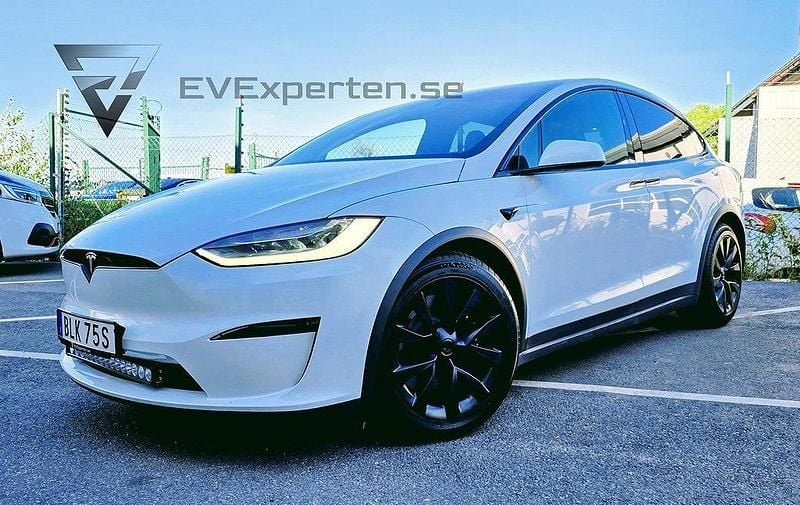 Vit Begagnad 2023 Tesla Model X Long Range SUV | 779 000 kr (Superpris) - Bild 1/4